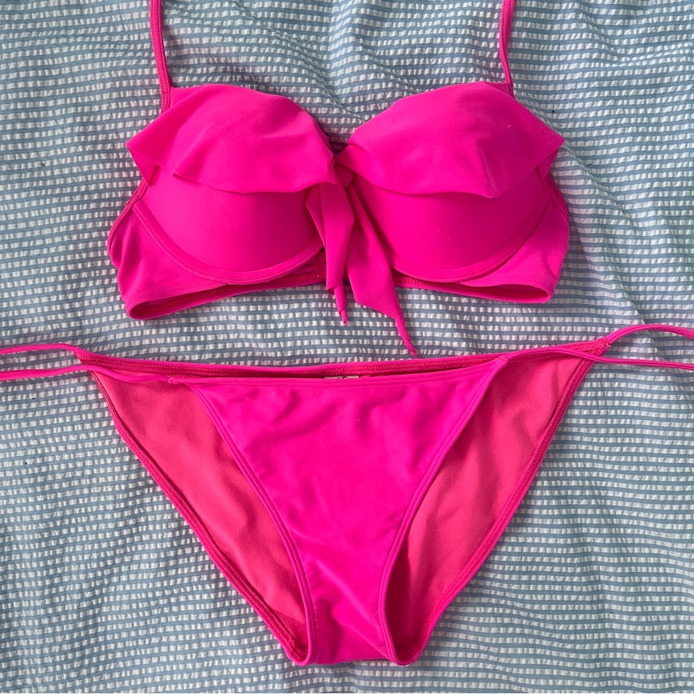 HOLLISTER RUFFLE BIKINI SET
